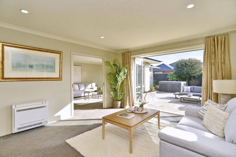 Photo of property in 8 Ross Place, Northwood, Christchurch, 8051