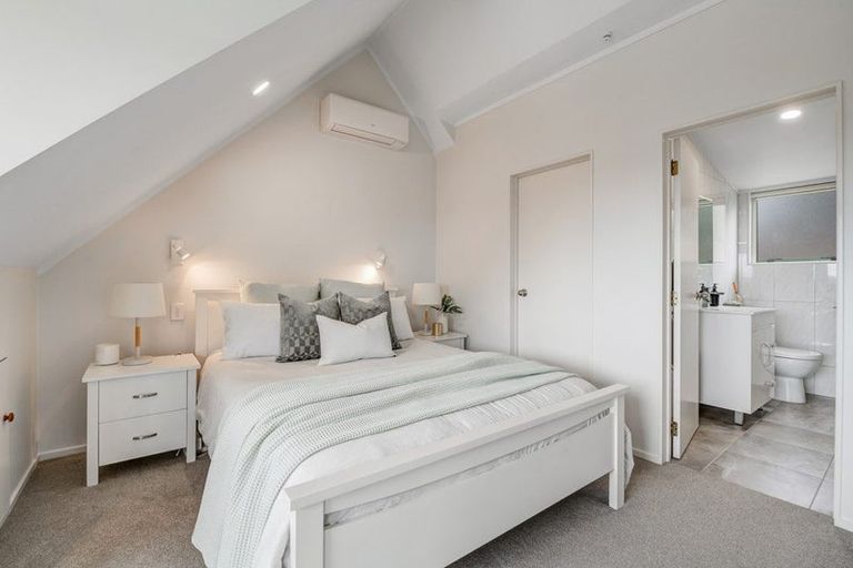 Photo of property in 28 Barbados Drive, Unsworth Heights, Auckland, 0632