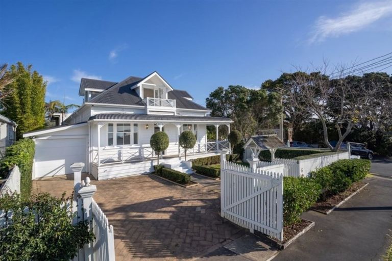 Photo of property in 6 Richmond Avenue, Northcote Point, Auckland, 0627