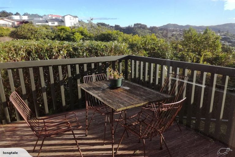 Photo of property in 6 Ashton Fitchett Drive, Brooklyn, Wellington, 6021