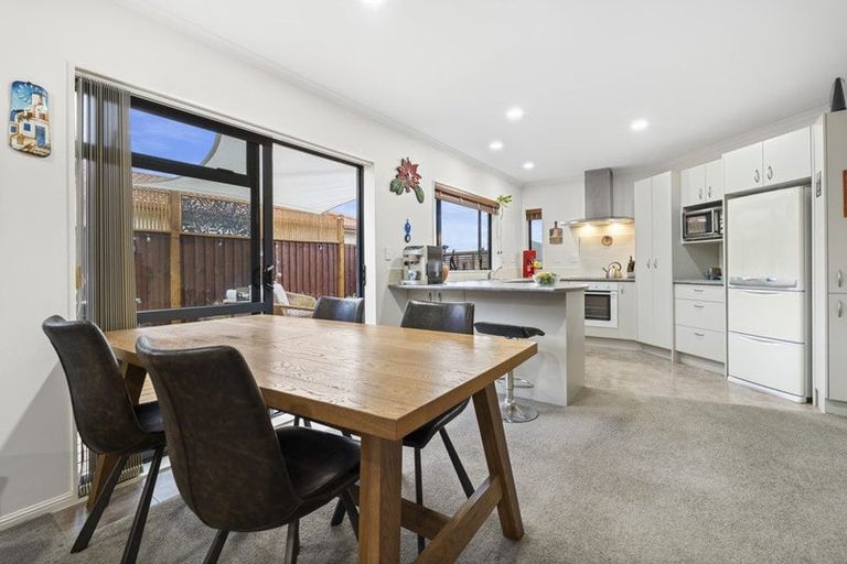 Photo of property in 44 Chesterfield Way, Orewa, 0931
