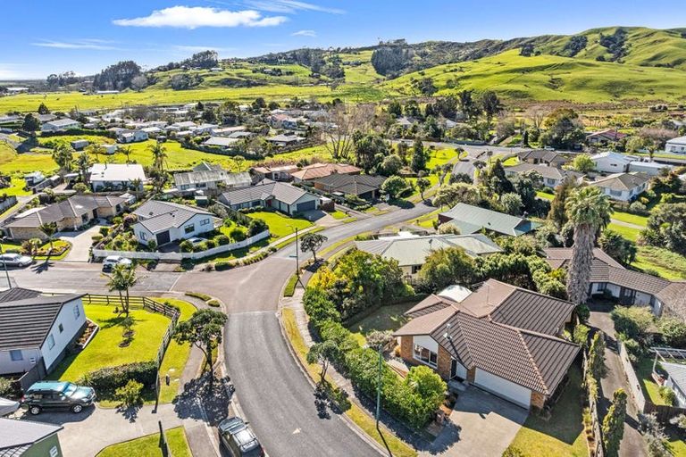 Photo of property in 15 Cabeleigh Drive, Helensville, 0800