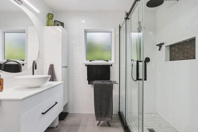 Photo of property in 87b Woodglen Road, Glen Eden, Auckland, 0602