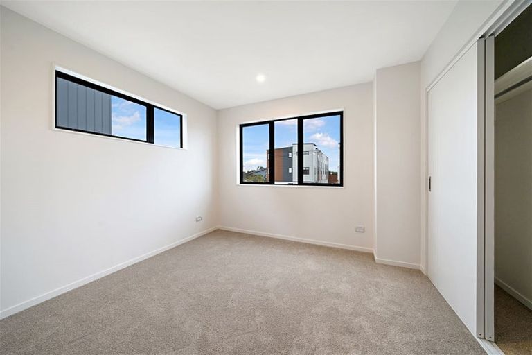 Photo of property in 1/2 Abbotleigh Avenue, Te Atatu Peninsula, Auckland, 0610