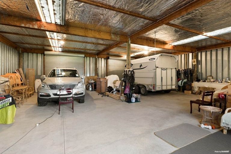 Photo of property in 290 Waitakere Road, Taupaki, 0782