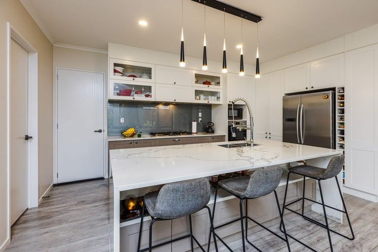 Photo of property in 32 Carrickdawson Drive, Flat Bush, Auckland, 2019