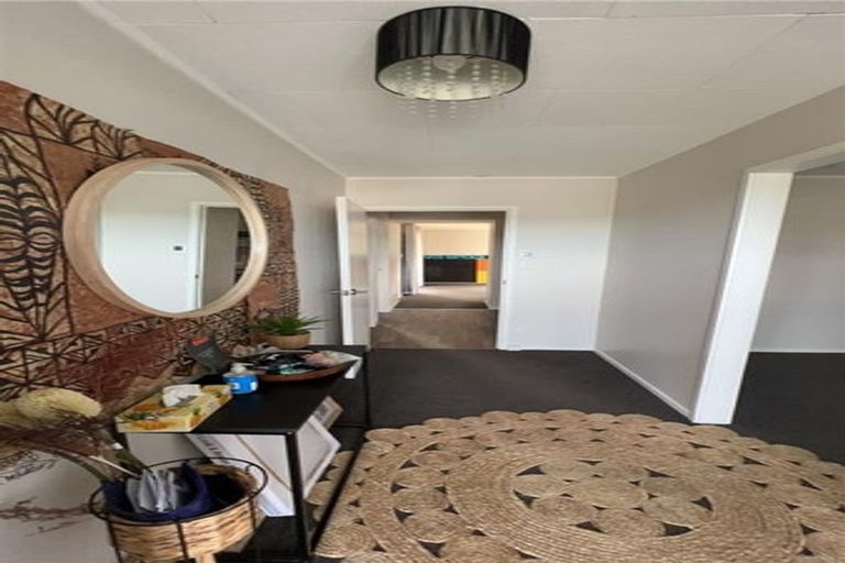 Photo of property in 4 Pahi Place, West Harbour, Auckland, 0618