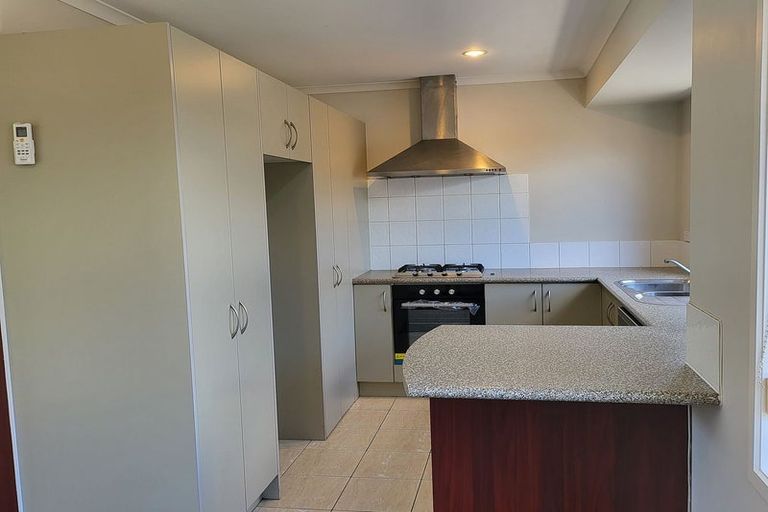 Photo of property in 27 Tussock Avenue, Mangere, Auckland, 2022