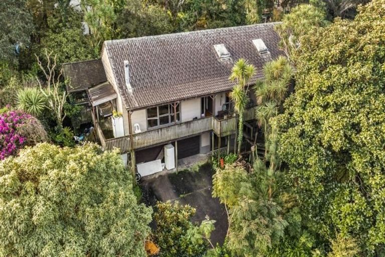 Photo of property in 15 Wyvern Place, Glenfield, Auckland, 0629