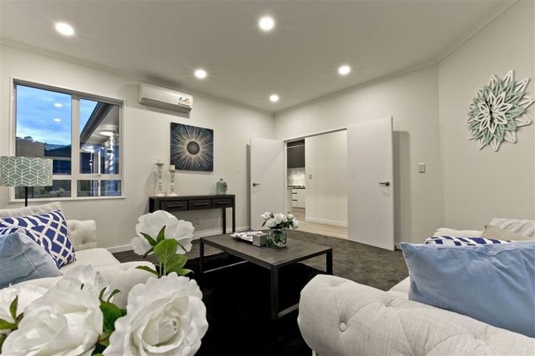 Photo of property in 12 Sir Lincoln Drive, Kumeu, 0810