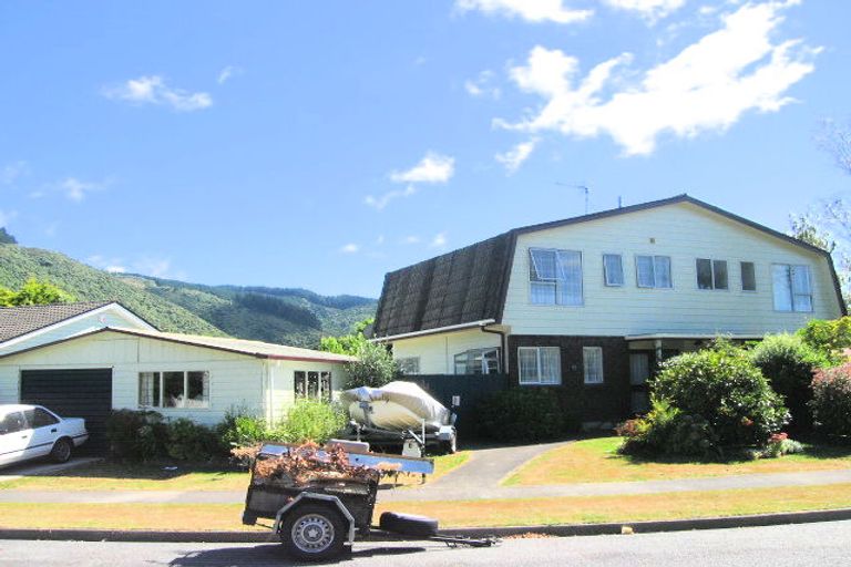 Photo of property in 2/4 Beryl Grove, Birchville, Upper Hutt, 5018