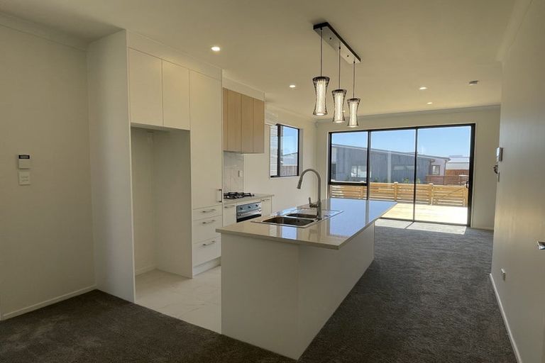 Photo of property in 14 Parahau Road, Papakura, 2110