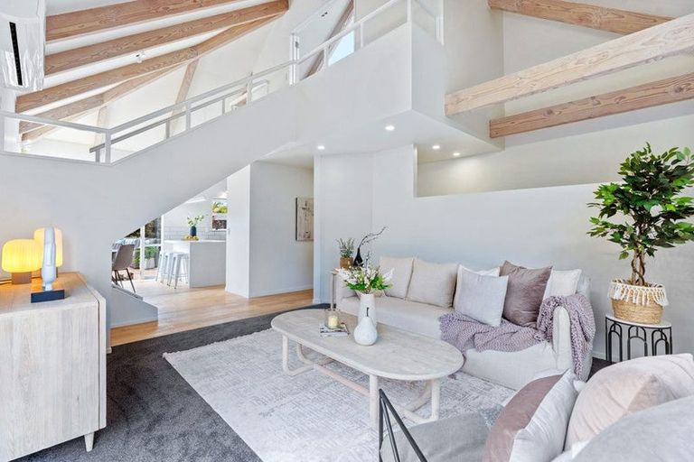 Photo of property in 2/7 Seine Road, Forrest Hill, Auckland, 0620