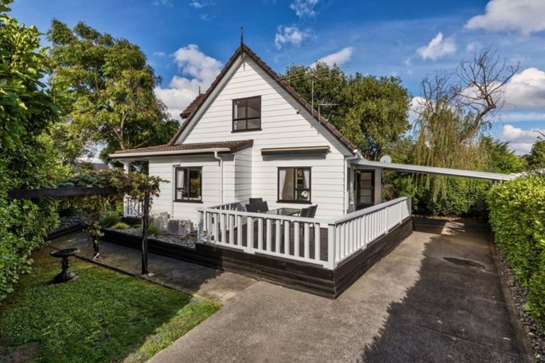 Photo of property in 54 Redlands Grove, Swanson, Auckland, 0612