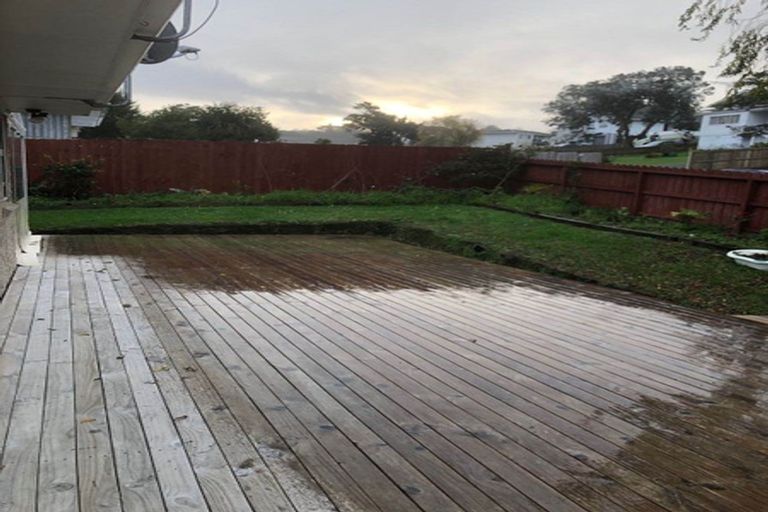 Photo of property in 35 Glenbervie Crescent, Massey, Auckland, 0614