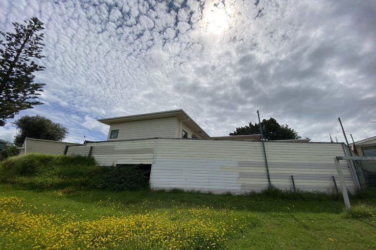 Photo of property in 40 Waimumu Road, Massey, Auckland, 0614
