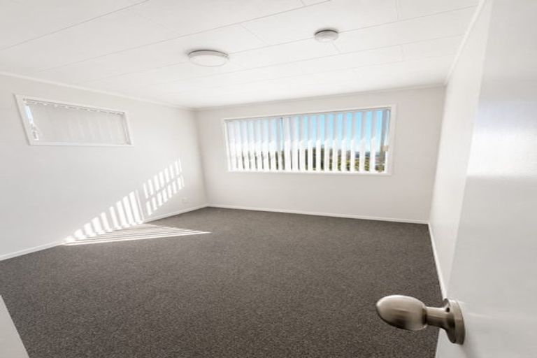 Photo of property in 1/21 Bonito Place, Bayview, Auckland, 0629