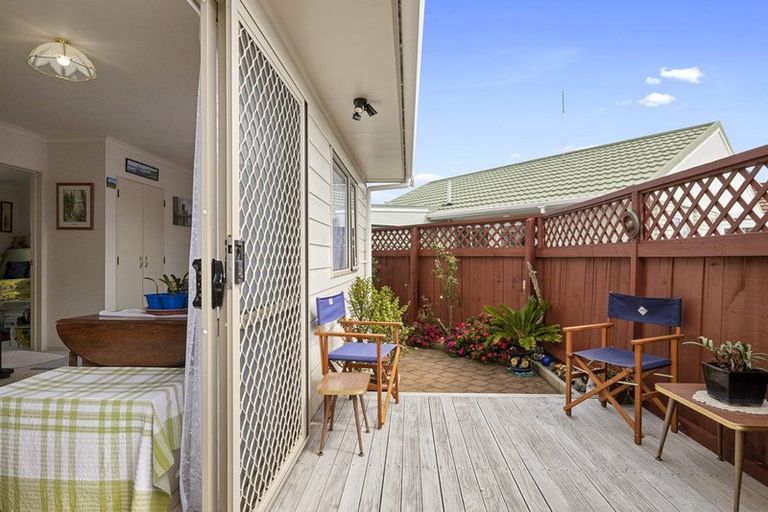 Photo of property in 3/9 Kelvin Place, Westown, New Plymouth, 4310