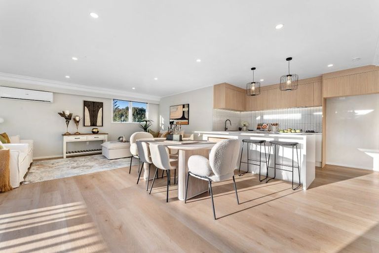 Photo of property in 4 Kelston Street, New Lynn, Auckland, 0600