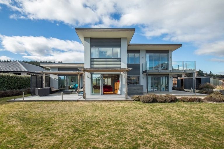 Photo of property in 7 Urquhart Place, Wanaka, 9305