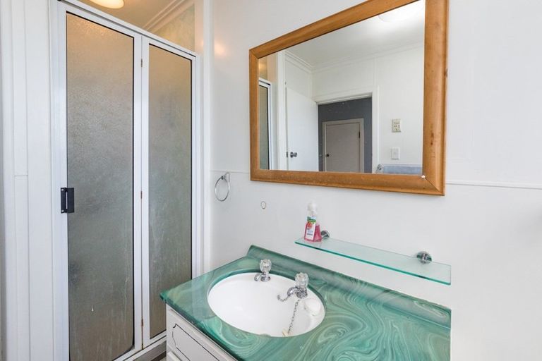 Photo of property in 11 Catlins Crescent, Milson, Palmerston North, 4414