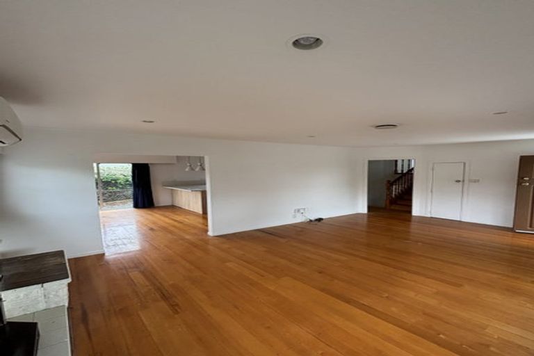 Photo of property in 10 Beldon Place, Pakuranga Heights, Auckland, 2010