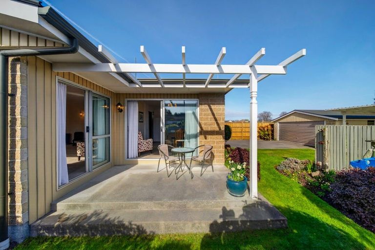 Photo of property in 73 Crofton Road, Harewood, Christchurch, 8051