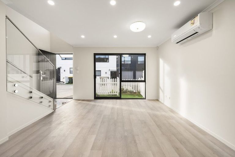 Photo of property in 38c Seymour Road, Sunnyvale, Auckland, 0612