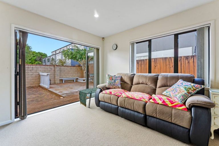 Photo of property in 1/52 Taharoto Road, Takapuna, Auckland, 0622