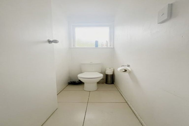 Photo of property in 63 Peach Road, Glenfield, Auckland, 0629