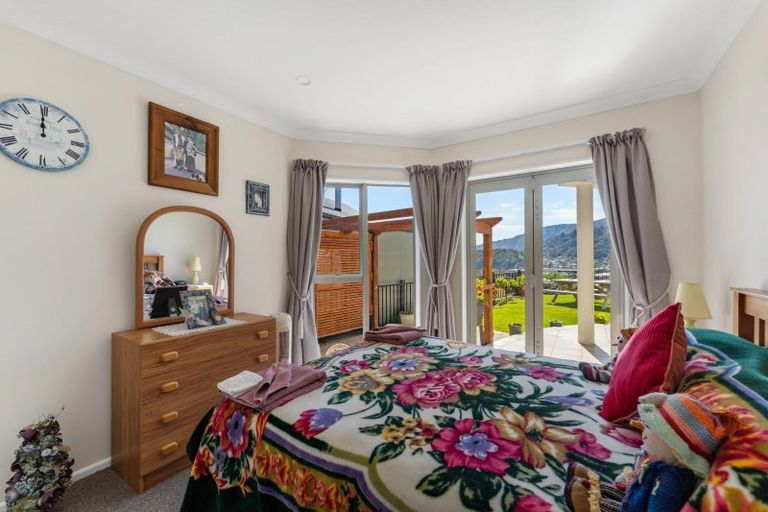 Photo of property in 8 Harbour View Heights, Picton, 7220