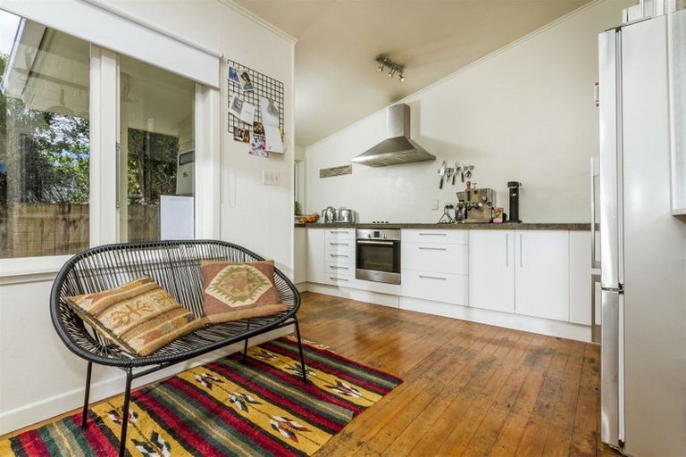 Photo of property in 1/16a Bardia Street, Belmont, Auckland, 0622