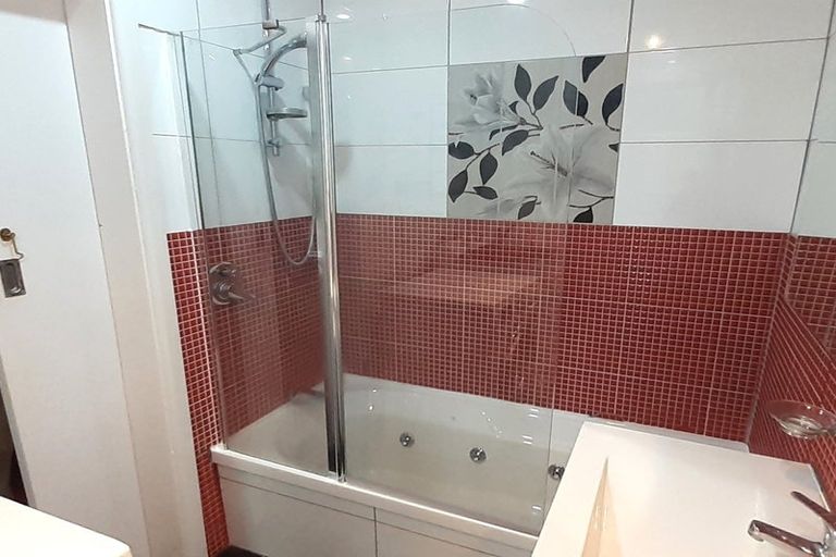 Photo of property in 216 Oriental Parade, Oriental Bay, Wellington, 6011