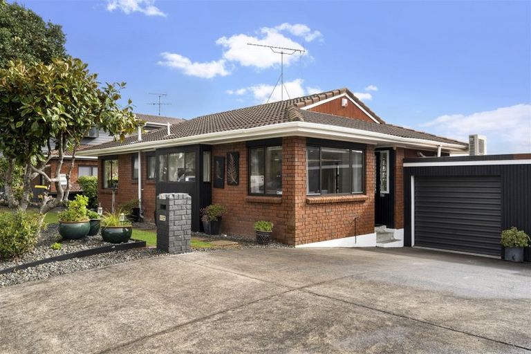 Photo of property in 1/16 Petrel Place, Massey, Auckland, 0614
