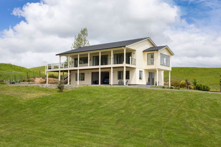 Photo of property in 63 Knight Road, Dannevirke, 4976