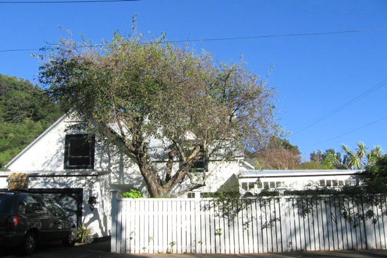 Photo of property in 20 Matipo Street, Eastbourne, Lower Hutt, 5013