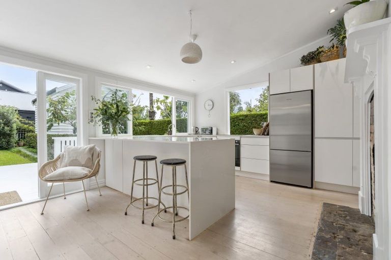 Photo of property in 14 Beaconsfield Street, Devonport, Auckland, 0624