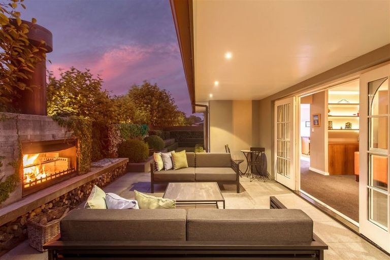 Photo of property in 26 Grahams Road, Ilam, Christchurch, 8041