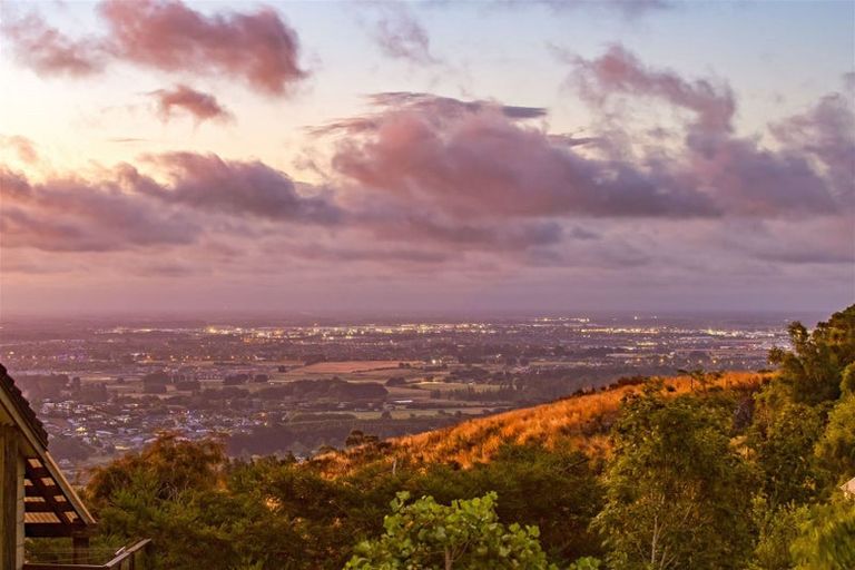 Photo of property in 8 Pentre Terrace, Cashmere, Christchurch, 8022