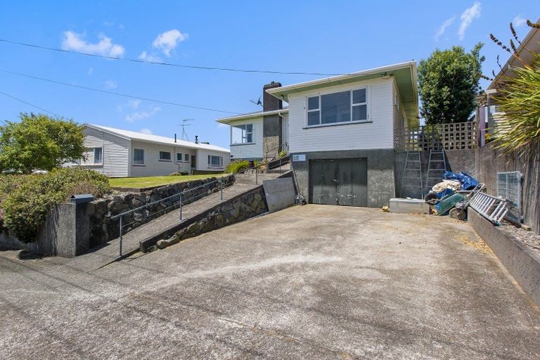 Photo of property in 14 Rospeath Crescent, Spotswood, New Plymouth, 4310