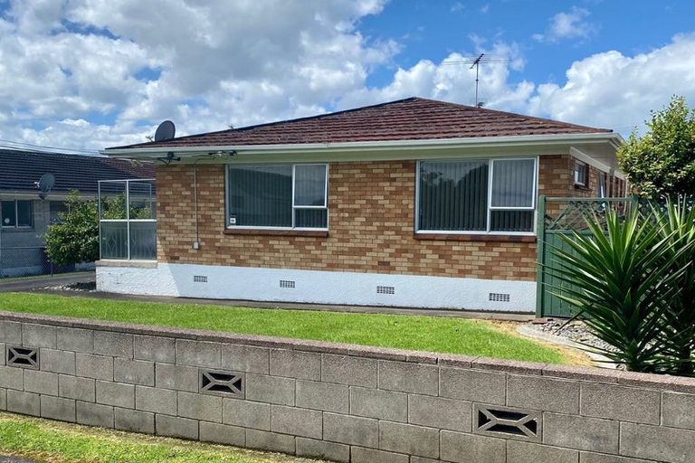 Photo of property in 1/83 Flanshaw Road, Te Atatu South, Auckland, 0610