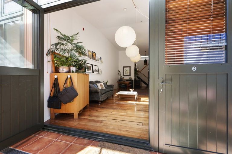 Photo of property in Courtenay Mews Apartments, 6/14 Alpha Street, Te Aro, Wellington, 6011