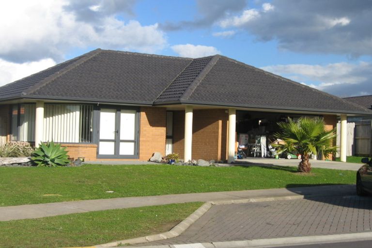 Photo of property in 14 Ballydonegan Rise, East Tamaki, Auckland, 2013