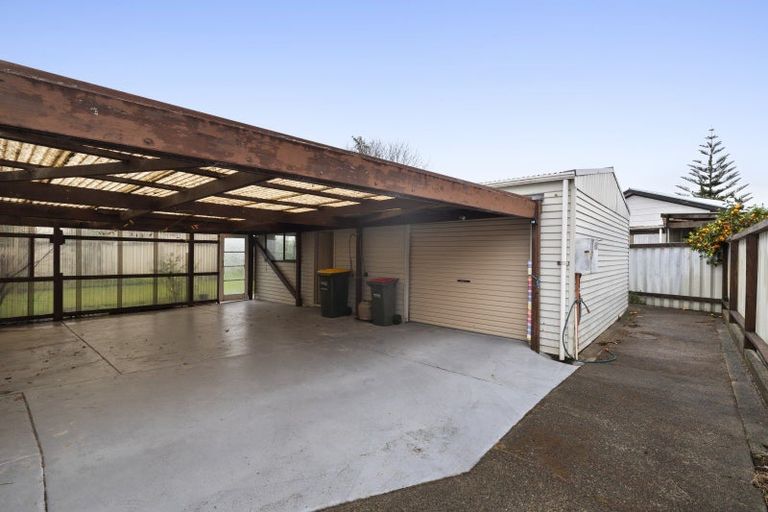 Photo of property in 8 Godwit Place, Waiuku, 2123