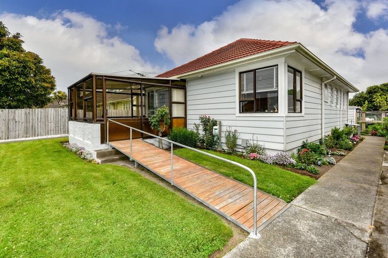 Photo of property in 6 Hillary Crescent, Upper Riccarton, Christchurch, 8041