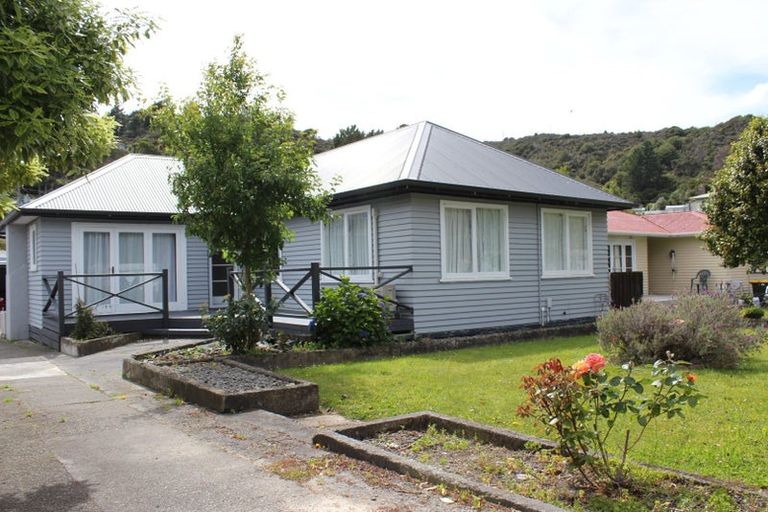 Photo of property in 63 Stokes Valley Road, Stokes Valley, Lower Hutt, 5019