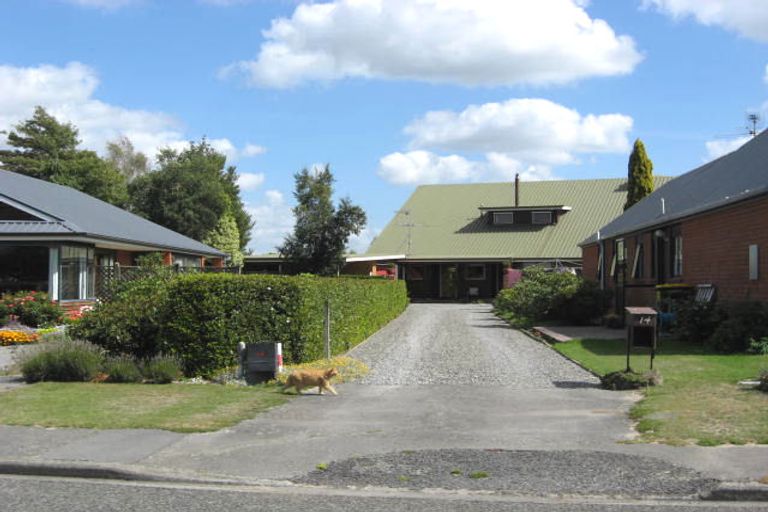 Photo of property in 14 Oakden Drive, Darfield, 7510
