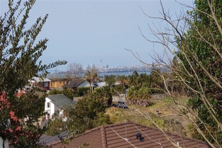 Photo of property in 17 Benchmark Drive, Massey, Auckland, 0614