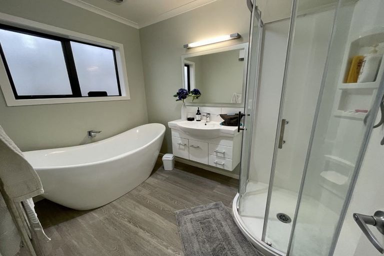 Photo of property in 4 Cresswell Place, Johnsonville, Wellington, 6037