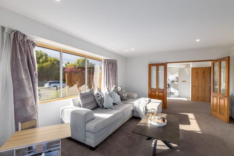 Photo of property in 76 Palatine Terrace, Saint Martins, Christchurch, 8022